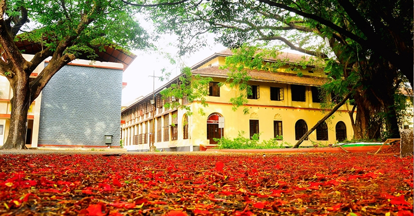 Job openings at Maharajas College – Walk in interview